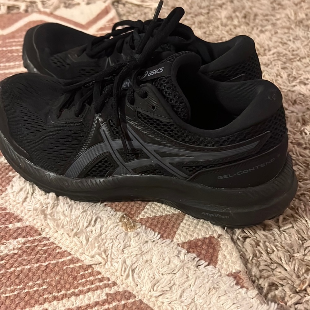 Black Nike ASICS size 7.5 serving shoes